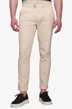 Pantalón texturizado color nata