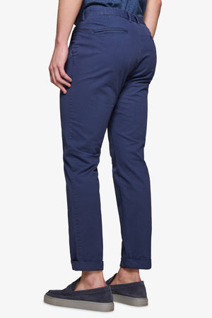Pantalón texturizado color azul azafata
