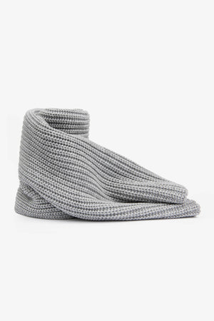 Light gray tricotine ribbed scarf