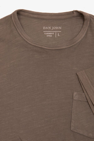 T-shirt girocollo con taschino fango-Dan John