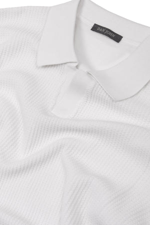 White open collar knit polo shirt