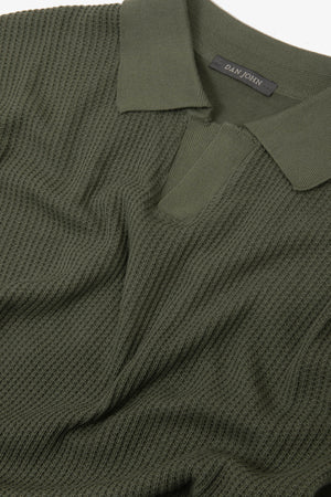 Green open collar knit polo shirt
